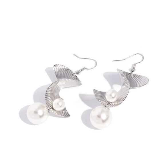 Curator Chic - Picture 1 of 1